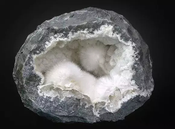 纤水硅钙晶洞